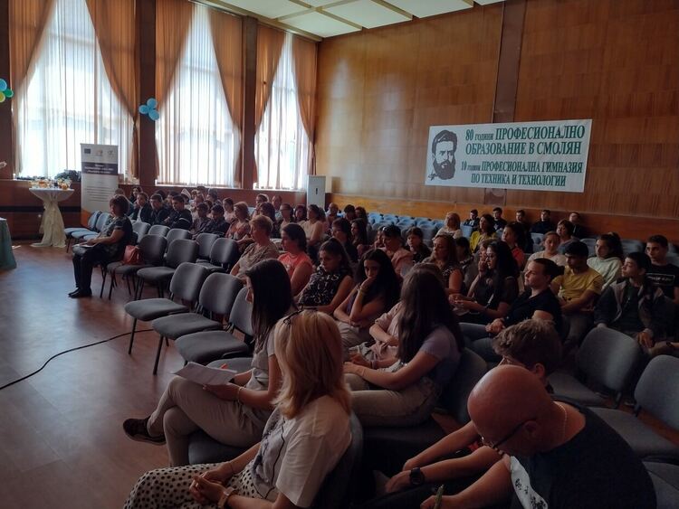 В кулинарна надпревара и демонстрации се включиха ученици от 6 училища в Смолян