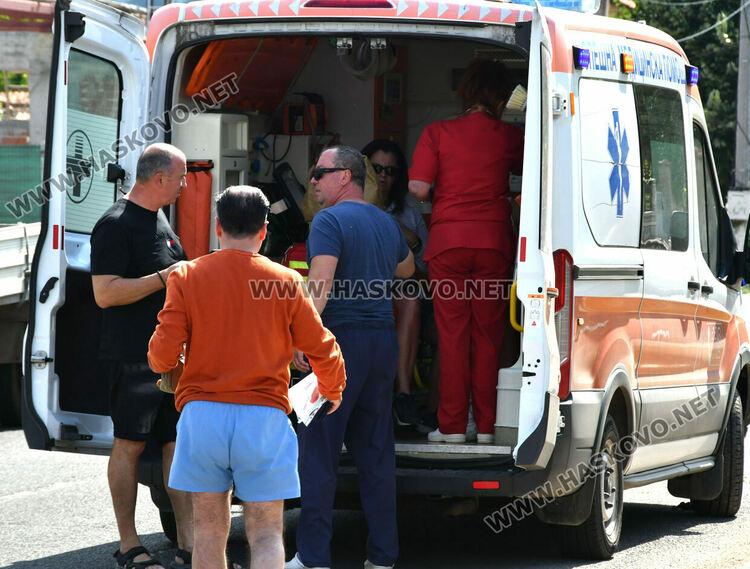 Водач пострада при челен удар между Фиат и Фолксваген