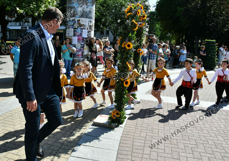 Цветен празник на билките и здравето на Еньовден в Хасково
