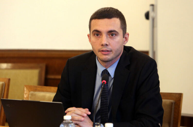 Пенсионерите със сигурност ще получат увеличени пенсии през юли, увери Искрен Арабаджиев