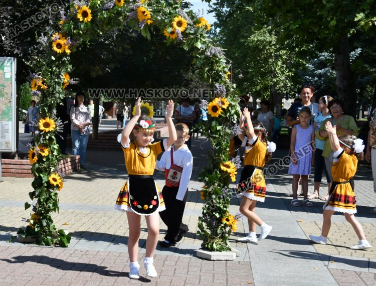 Цветен празник на билките и здравето на Еньовден в Хасково
