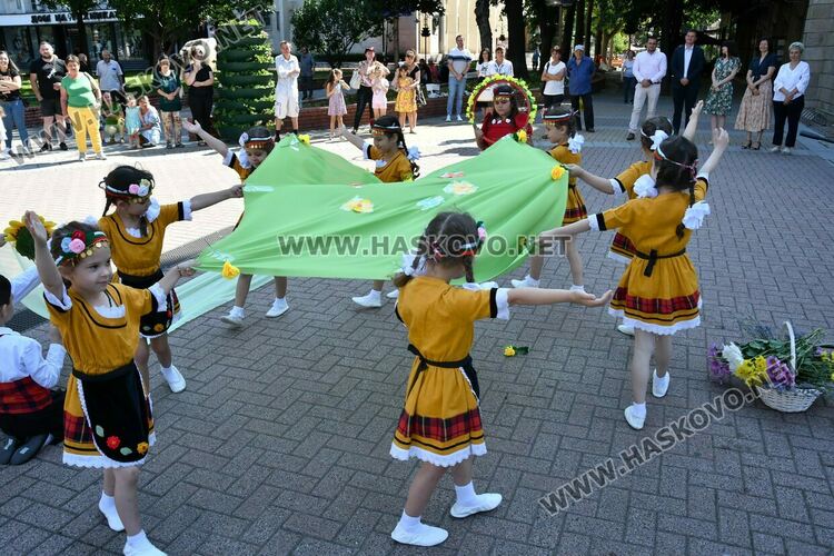 Цветен празник на билките и здравето на Еньовден в Хасково