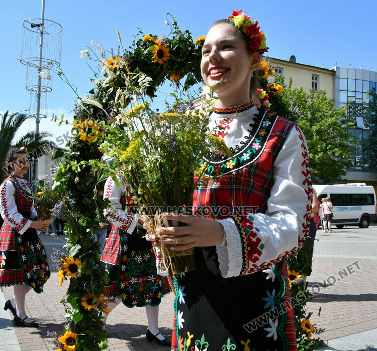Цветен празник на билките и здравето на Еньовден в Хасково