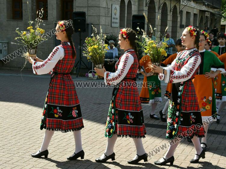 Цветен празник на билките и здравето на Еньовден в Хасково