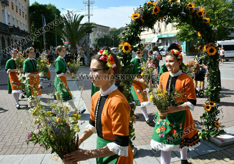 Цветен празник на билките и здравето на Еньовден в Хасково