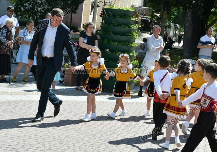 Цветен празник на билките и здравето на Еньовден в Хасково