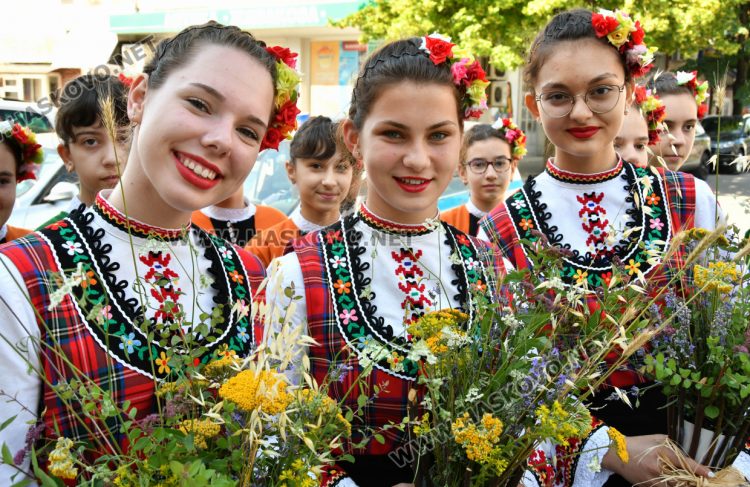 Цветен празник на билките и здравето на Еньовден в Хасково