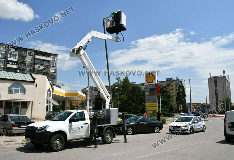 Водачка се заби с Алфа в стълб, пострада 2-годишното й дете