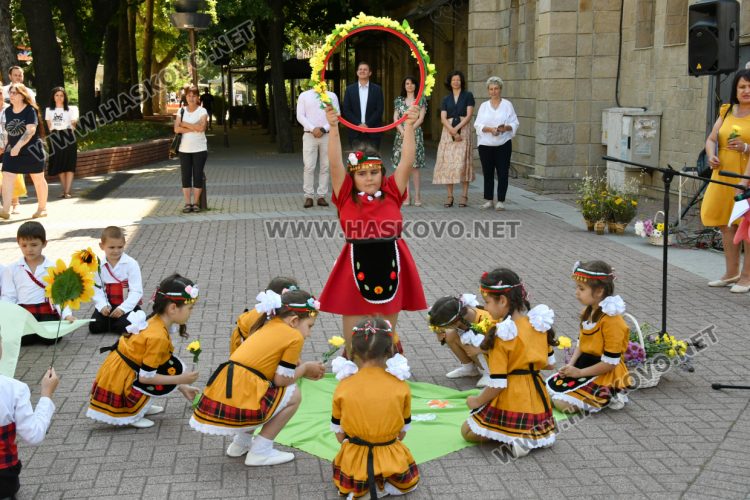 Цветен празник на билките и здравето на Еньовден в Хасково