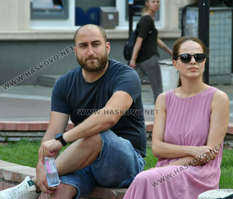 Студенти и ментори от Исландия с улично представление в Хасково