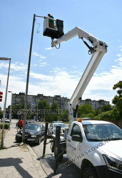 Водачка се заби с Алфа в стълб, пострада 2-годишното й дете