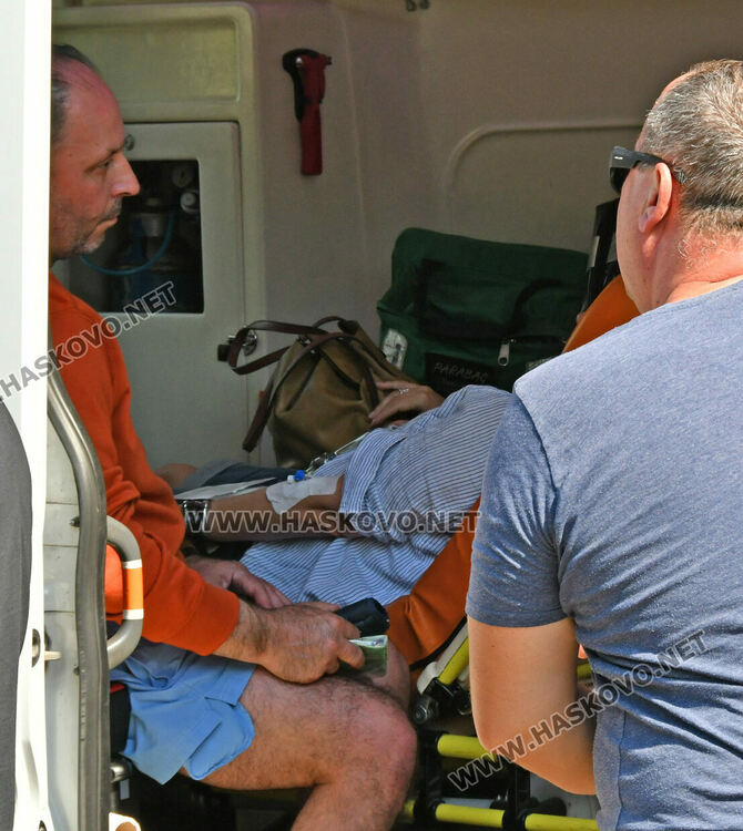 Водач пострада при челен удар между Фиат и Фолксваген