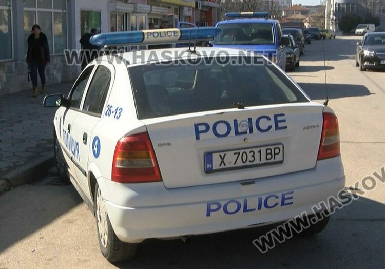 Задържаха двама тийнейджъри с наркотици и дрогиран водач в Хасково