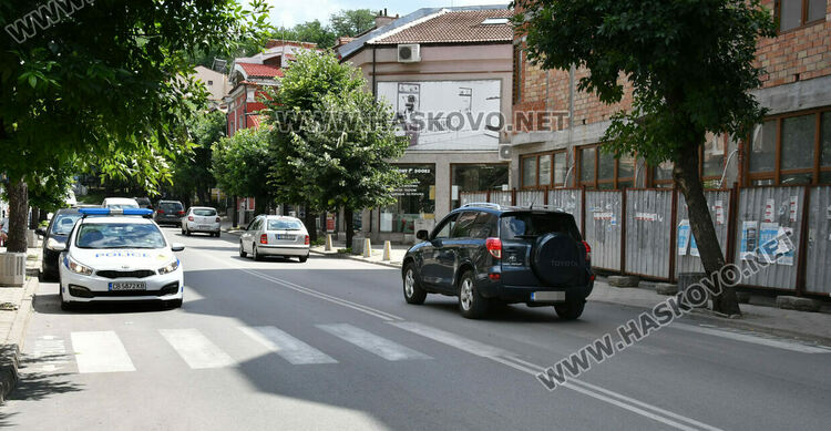 Водачка на Ситроен блъсна жена на пешеходна пътека в Хасково