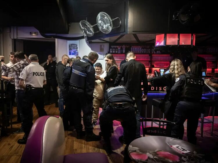 Задържани за загадъчни атаки с игли във Франция