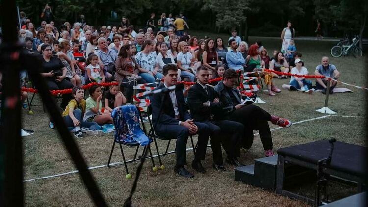 Актьори от Хасково закриват фестивала "Сцена на края на града" 