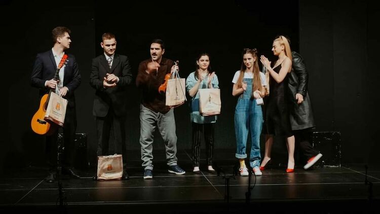 Актьори от Хасково закриват фестивала "Сцена на края на града" 