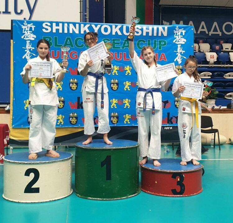 Добро представяне на каратеките от “Мълния” на Международния турнир в Бургас