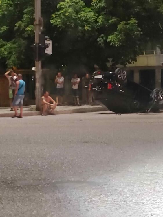 Водач с 2.6 промила причини катастрофа на Кърджалийска