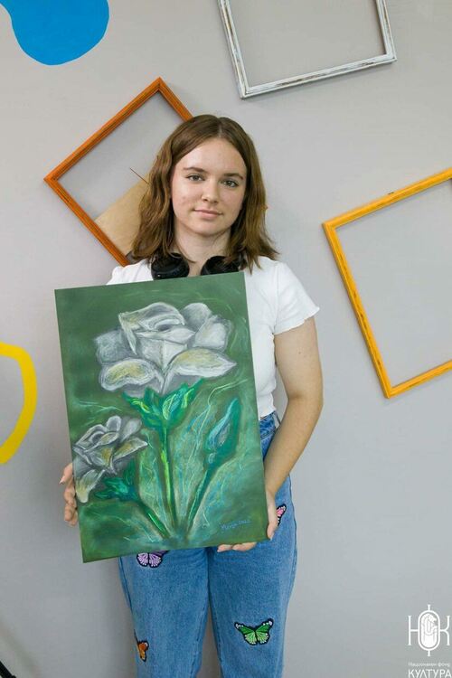 Картини с ухание на рози нарисуваха в Казанлък децата от школа „Колорит“