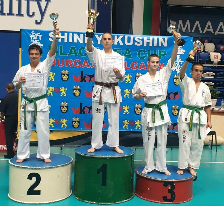 Добро представяне на каратеките от “Мълния” на Международния турнир в Бургас