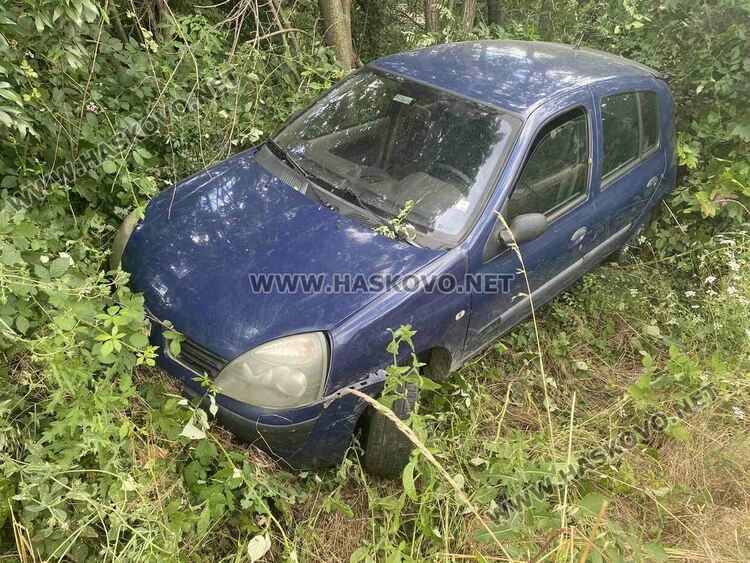 Три коли катастрофираха край Хасково, пострада водач