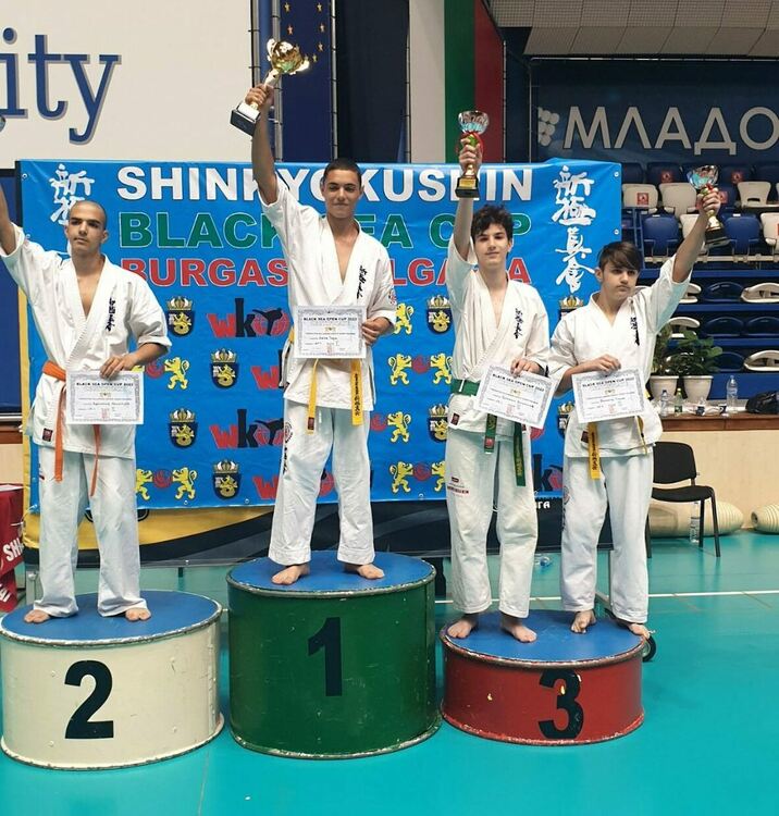 Добро представяне на каратеките от “Мълния” на Международния турнир в Бургас