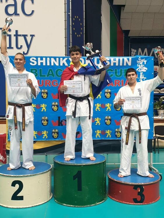 Добро представяне на каратеките от “Мълния” на Международния турнир в Бургас