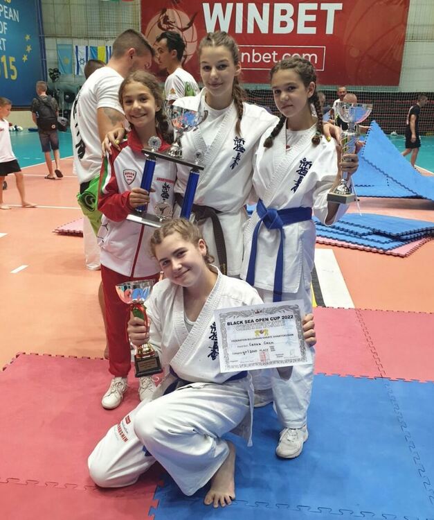 Добро представяне на каратеките от “Мълния” на Международния турнир в Бургас