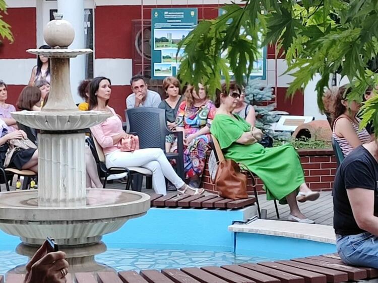 Юлияна Антонова-Мурата представи книгата си "Сан сан, Япония" пред димитровградска публика