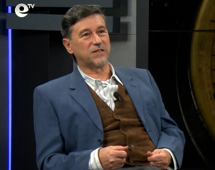 Писателят Христо Нанев представя нова поредица в Хасково