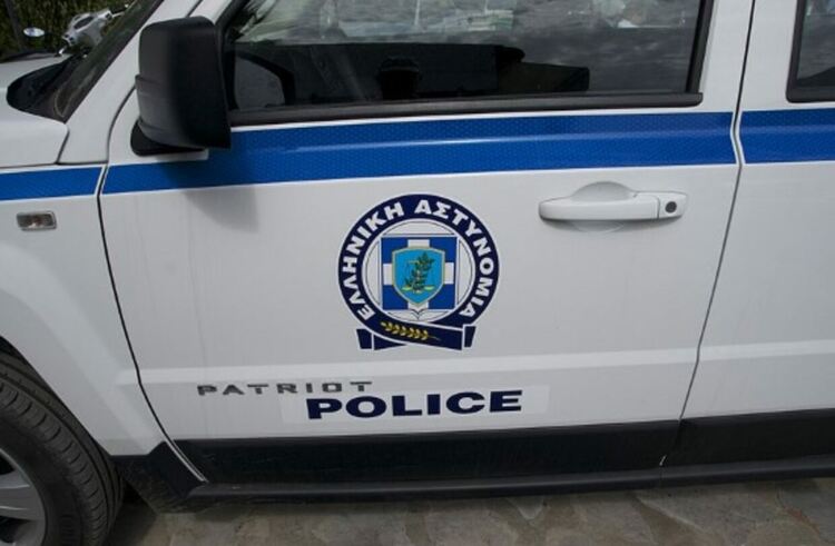 Крадци хвърлиха 400-килограмов сейф от шестия етаж в Солун