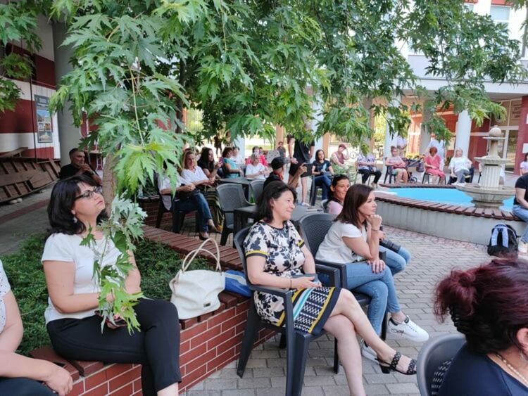 Юлияна Антонова-Мурата представи книгата си "Сан сан, Япония" пред димитровградска публика