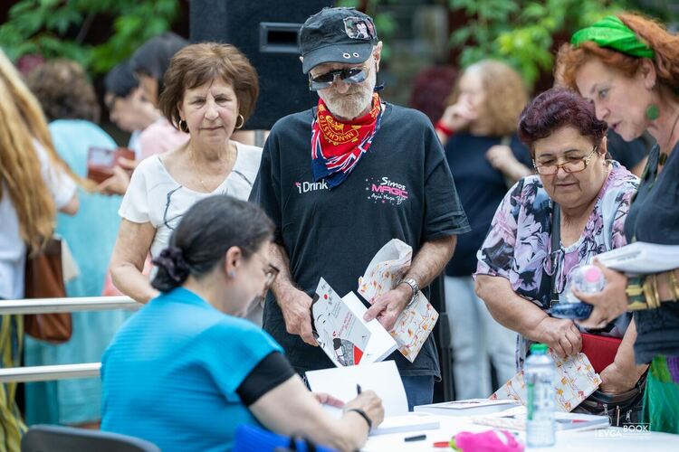 Юлияна Антонова-Мурата представи книгата си "Сан сан, Япония" пред димитровградска публика