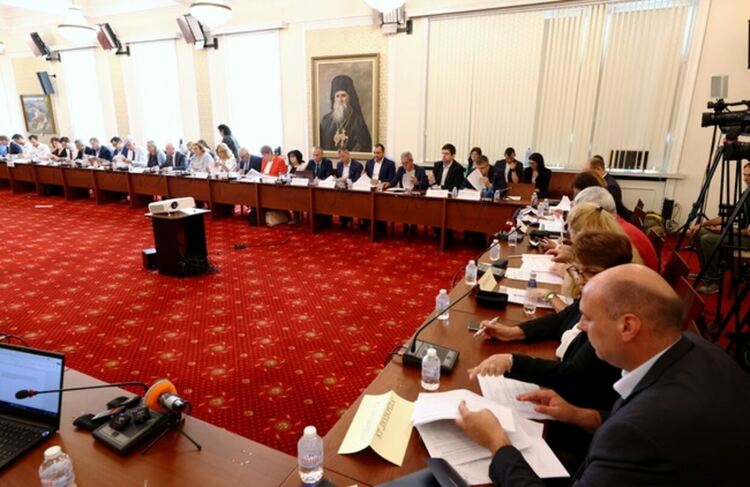 Актуализация на опозицията. За 11 часа ИТН, ДПС, ГЕРБ и Възраждане пренаписаха бюджета