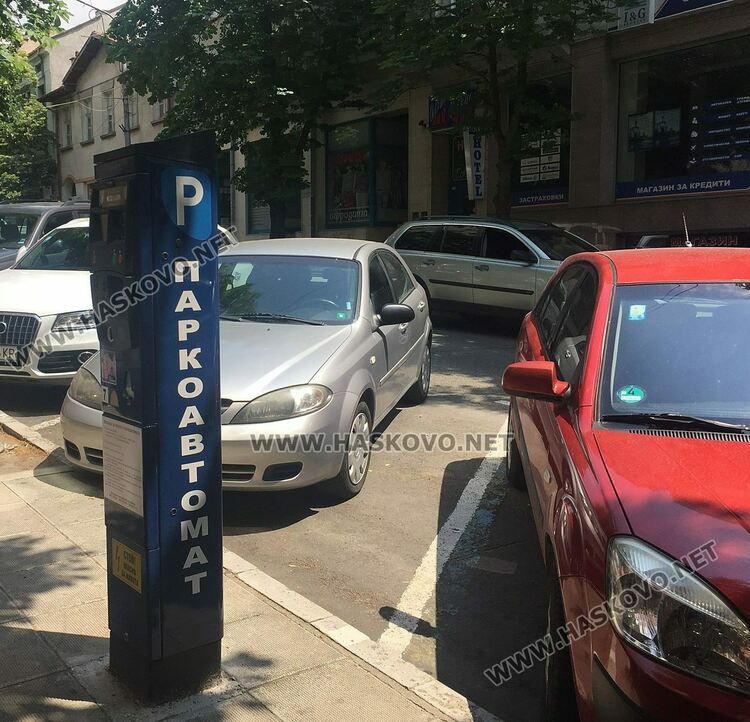Предлагат повече паркоместа в „синята зона“ и по-скъпа такса след вдигането с паяк
