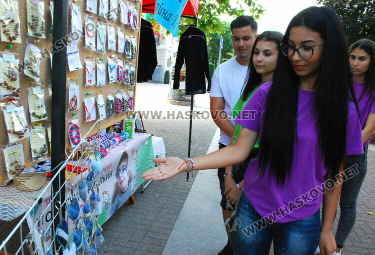 Прически, лак, грим и базар в Хасково в подкрепа лечението на Гого