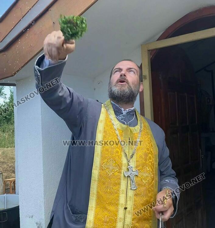 Близнаците Петя и Петьо дадоха курбан за имения си ден в с. Конуш