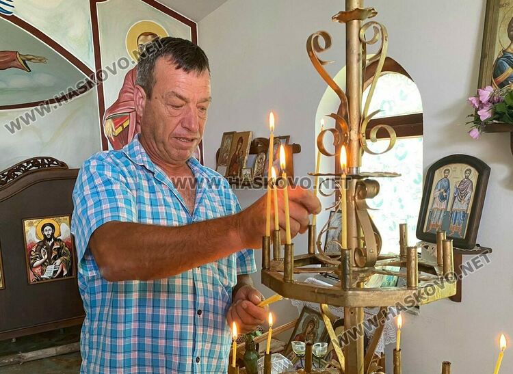 Близнаците Петя и Петьо дадоха курбан за имения си ден в с. Конуш