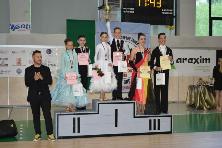 Смолянска гордост! 12-годишният Ангел Свирков си извоюва златото и на Европейски турнир по спортни танци в Италия