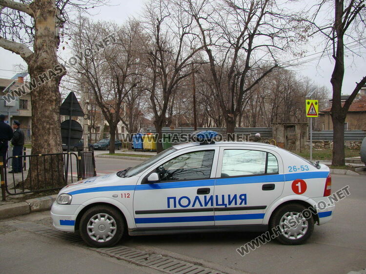 Задържаха двама с наркотици и боеприпаси в Хасковско