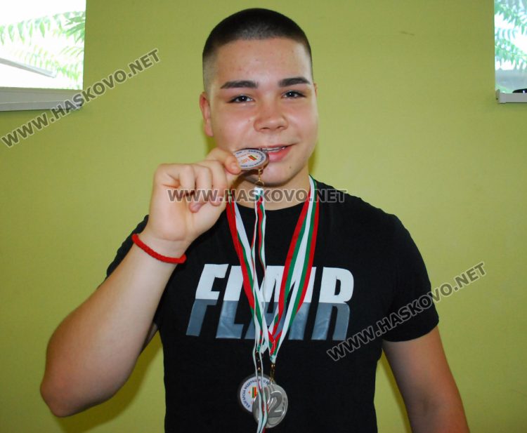 8 медала за Хасково от Държавното по вдигане на тежести, но с кредит