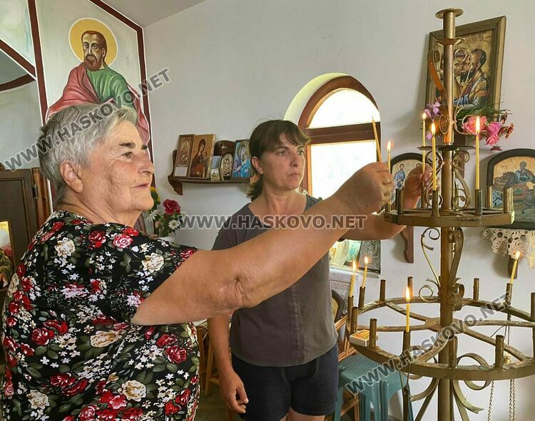 Близнаците Петя и Петьо дадоха курбан за имения си ден в с. Конуш