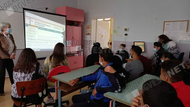Насочват седмокласниците основно към професионалните гимназии в областта