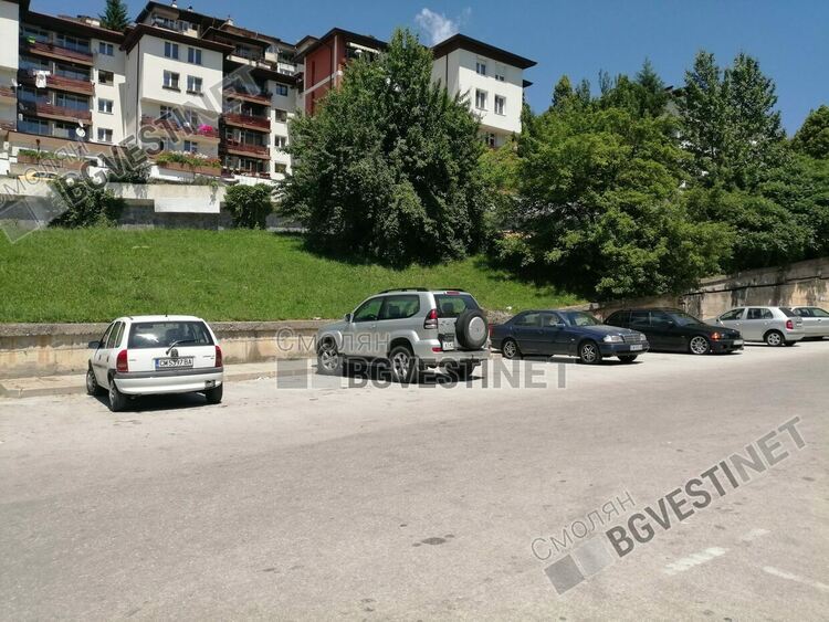 С пълно единодушие Общинският съвет одобри платените зони за паркиране в Смолян. Колко ще ни струва? /обновена/