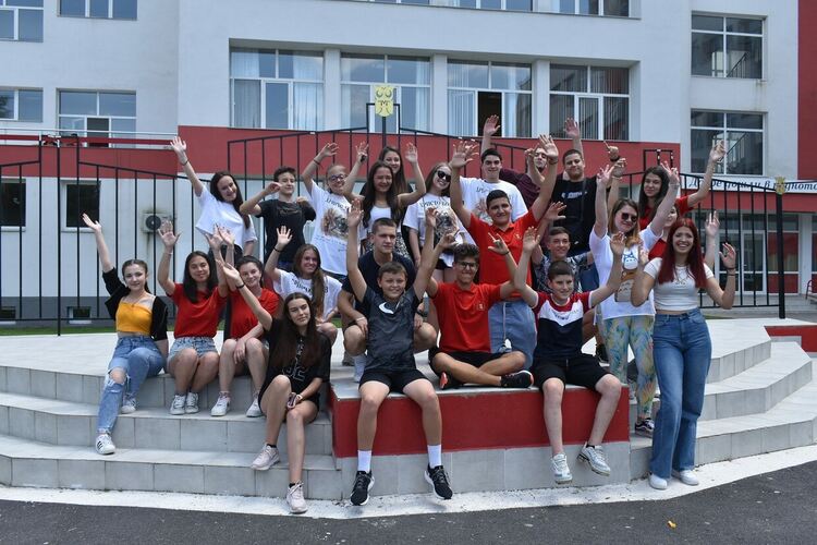 Иновационен лагер „Кюри“ събра три училища в динамични съвместни дейности