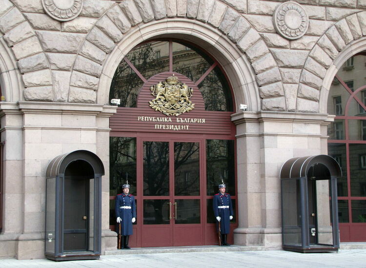 Радев ще връчи мандат за съставяне на правителство на "Продължаваме Промяната" утре