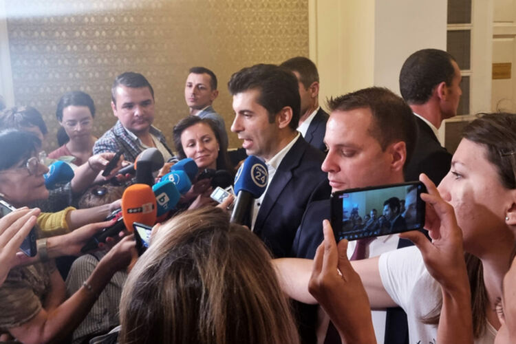 Три часа изслушване на премиера и топ разузнавачите в парламента за руските дипломати