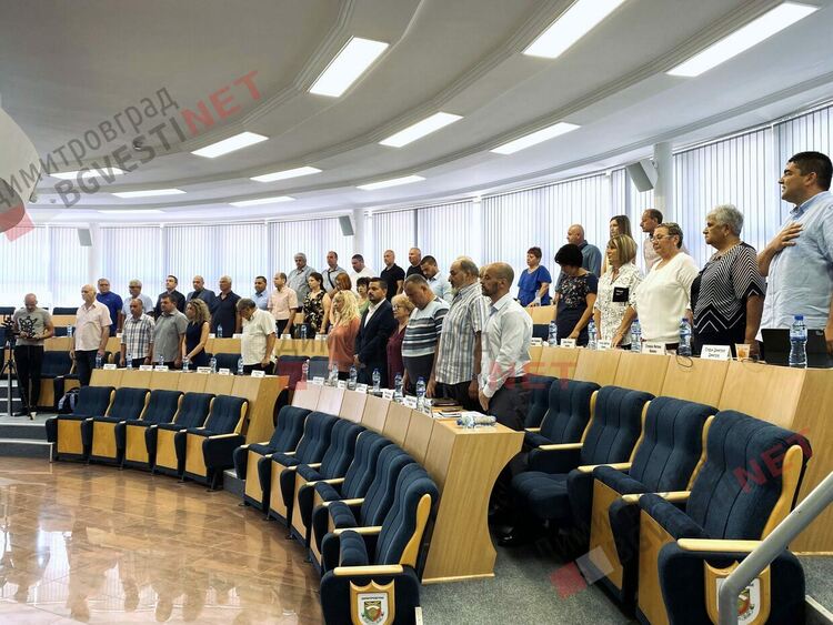 Не се намери съветник, който да поиска оставката на зам.-председателя на ОбС - темата мина без разисквания 