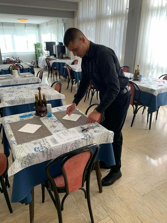 Ученици от Гимназията по туризъм на практика на Адриатическото крайбрежие